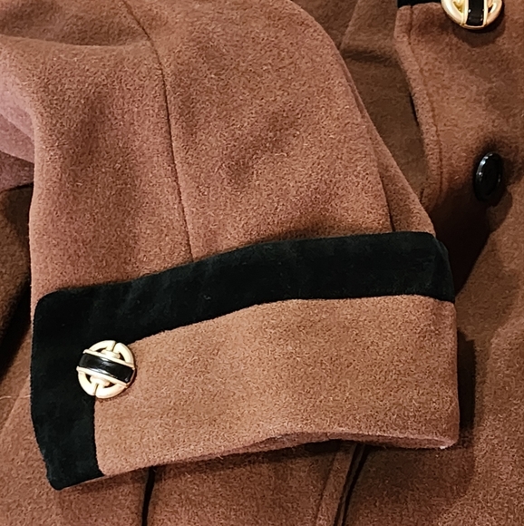 Vintage Charles Klein Brown 100% Coat with Black Velvet Trim and Button - Picture 8 of 15